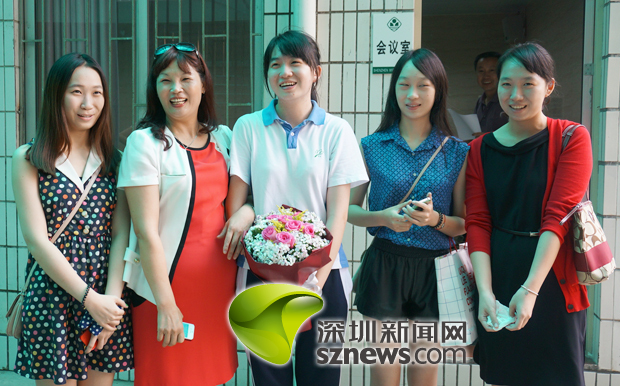 深中女生盧菲婷奪市文科狀元 近半調查者認為分數(shù)線高