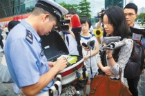 改變習慣 行人勿闖紅綠燈 與城市一同成長